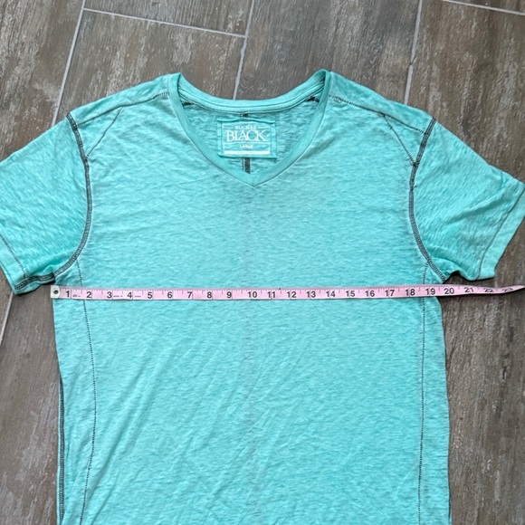 Buckle Black Light Green V-Neck T-Shirt - Picture 3 of 5